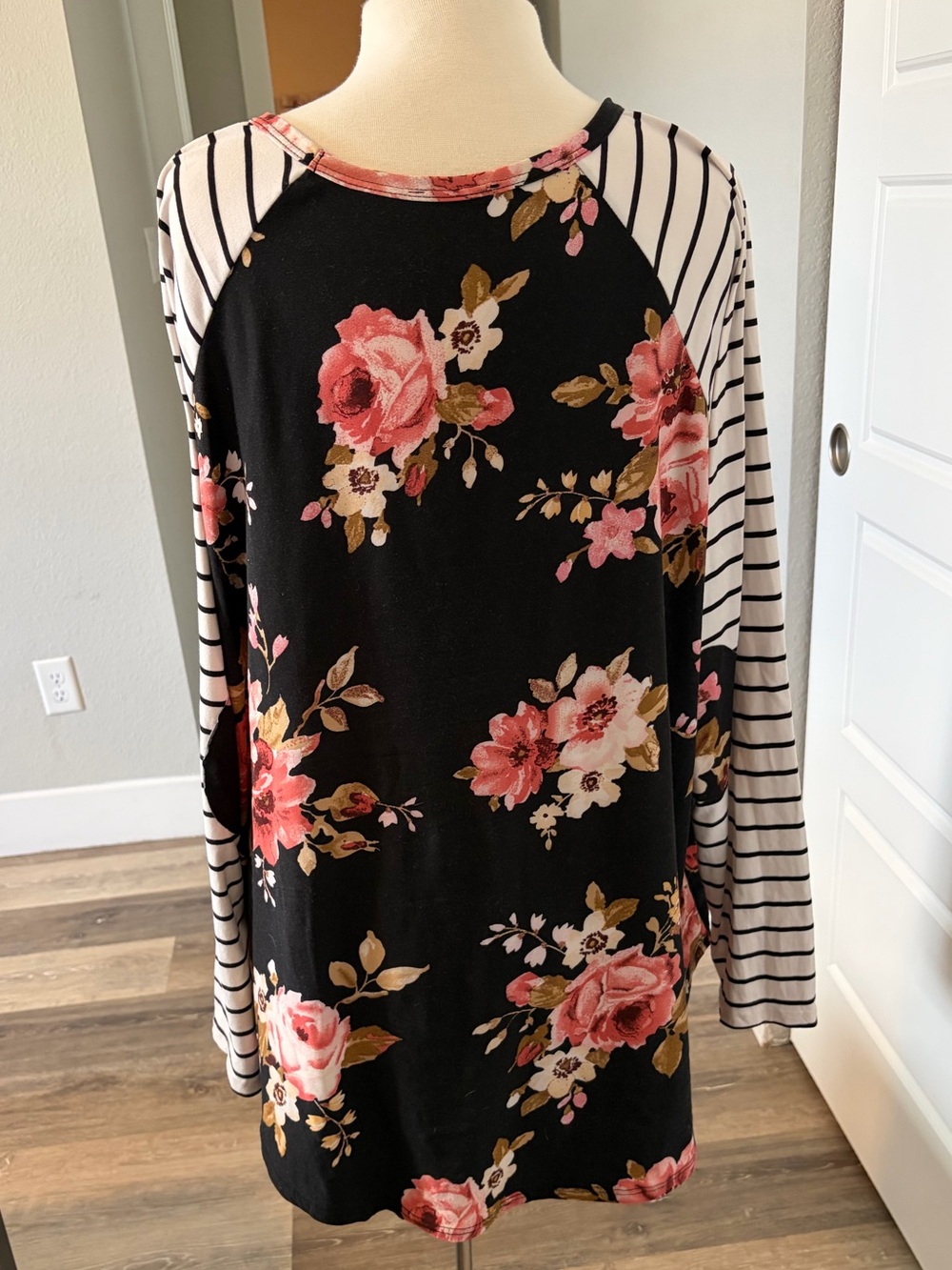 Chic Soul long sleeve floral top - Picture 2 of 4